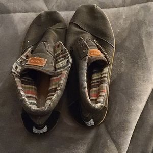 Toms shoes size 12